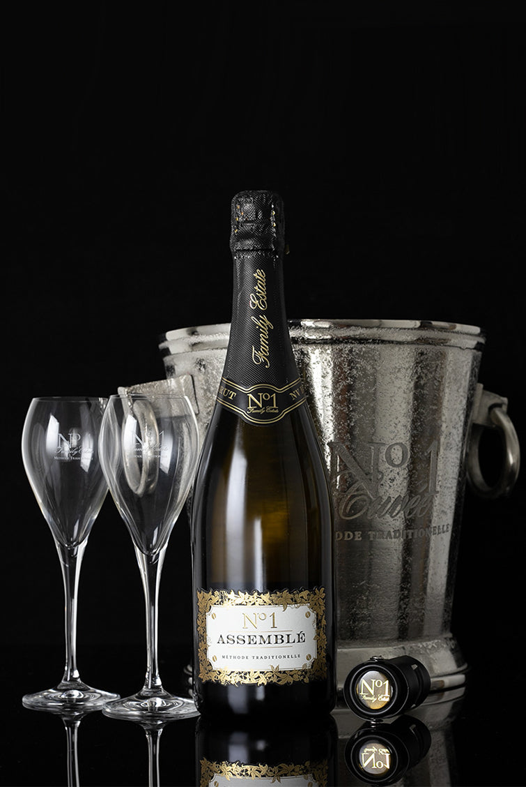No.1 Family Estate gift pack with Assemble, ice bucket, flutes and stopper